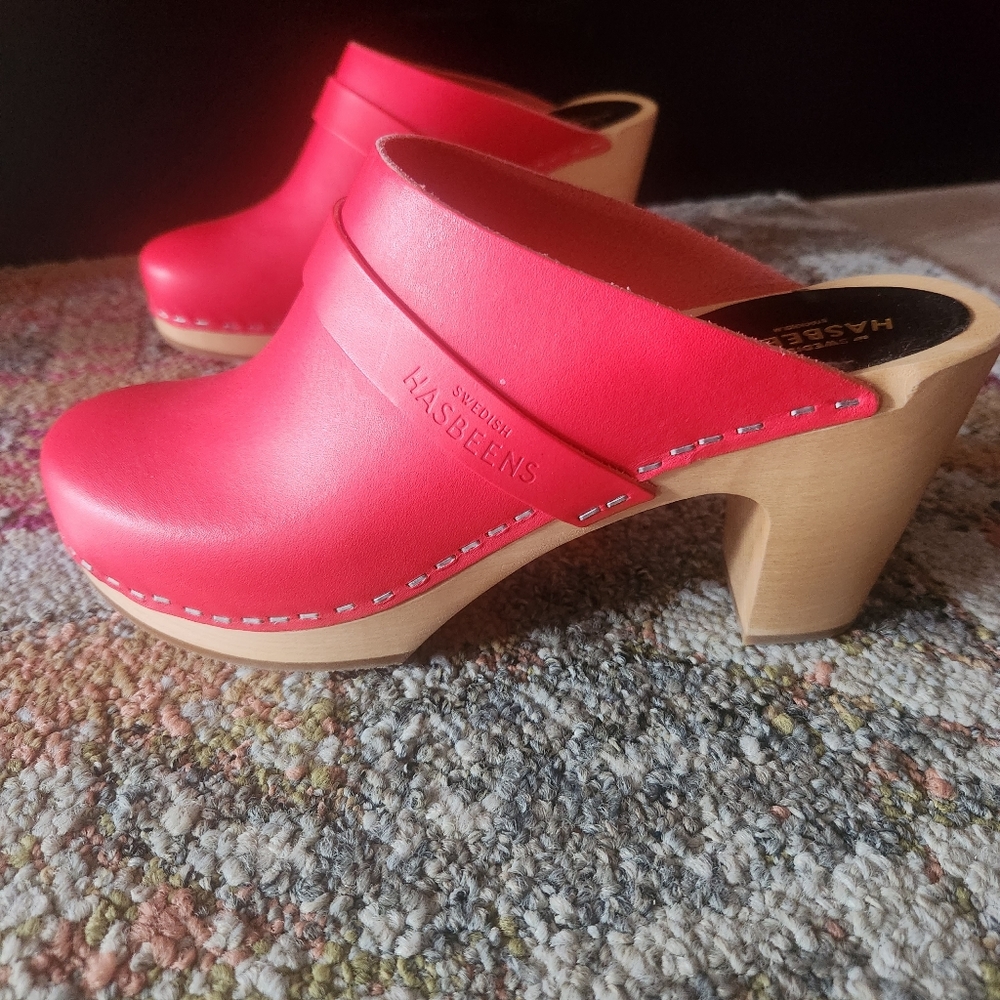 SWEDISH HASBEENS | Classic Red Leather Clogs - Size 39
